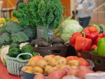 AdapTive personalized dietitian coacHing, messaging and pRoduce prescrIption to improVE healthy dietary behavior – THRIVE